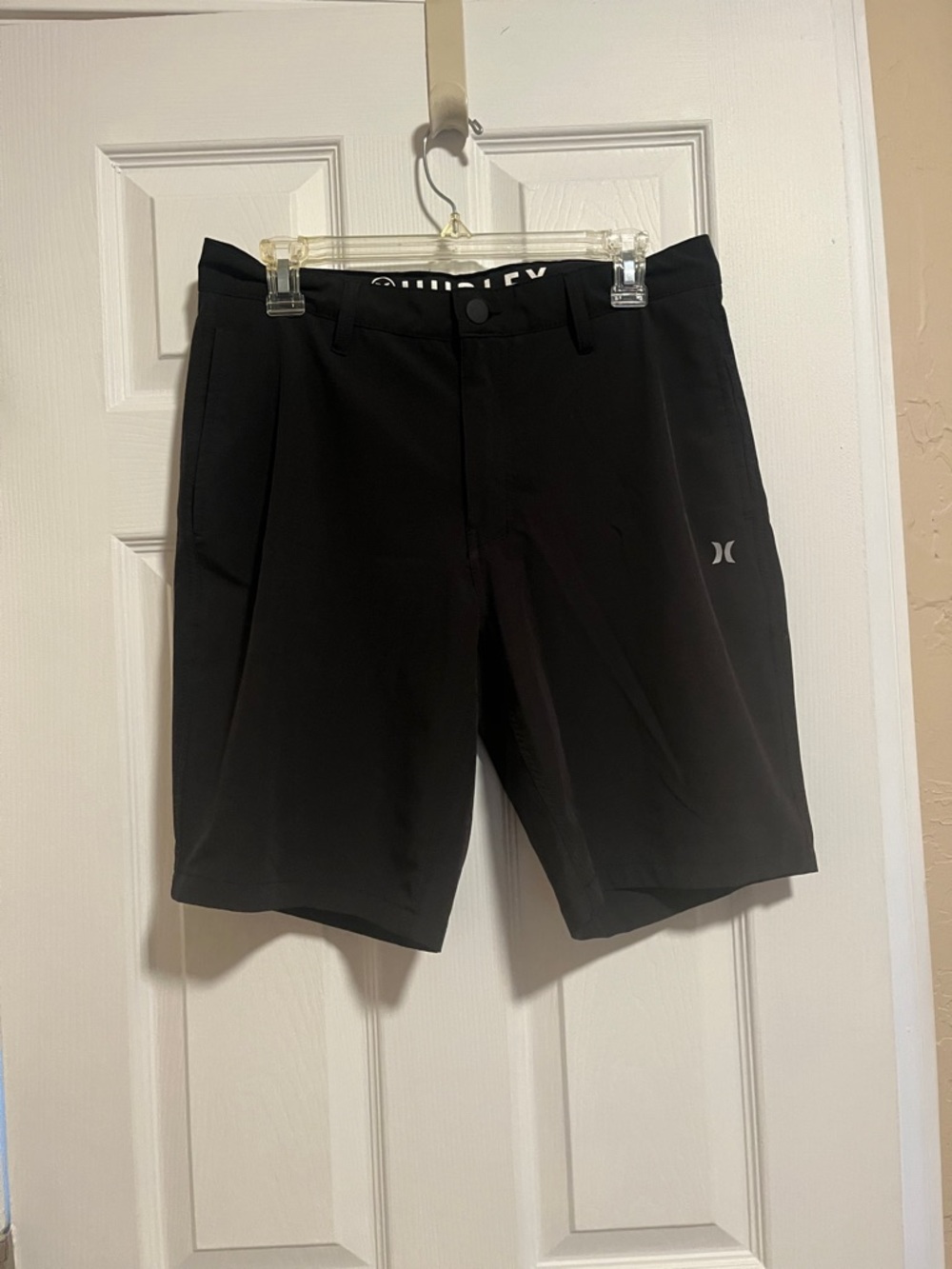 Hurley Men's Black Athletic Stretch Shorts
Men’s size 32